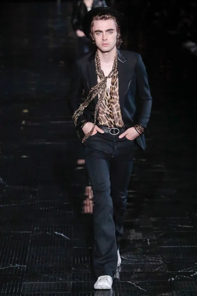 Look 15